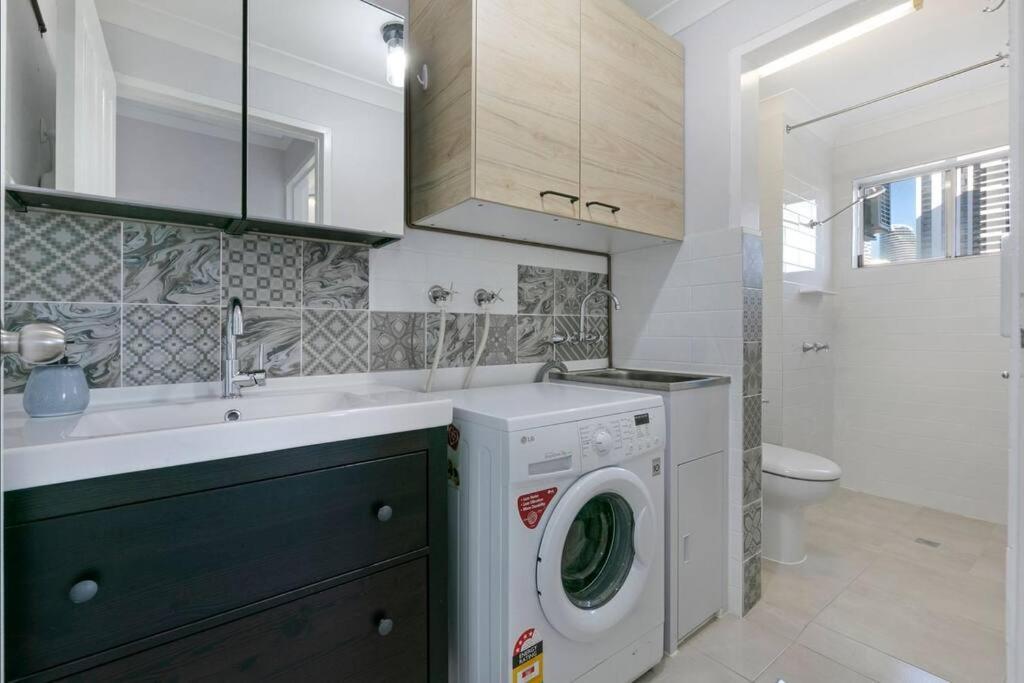 Broadbeach, Stylish Apartment Close To Everything โกลด์โคสต์ ภายนอก รูปภาพ